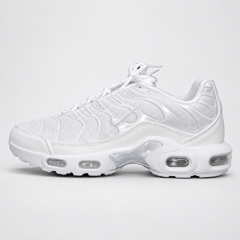 White Nike Air Max Plus