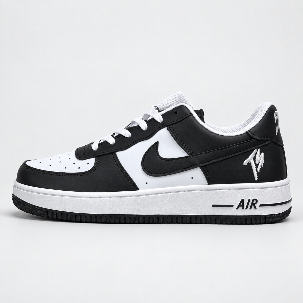 Black & White Nike Air Sneaker